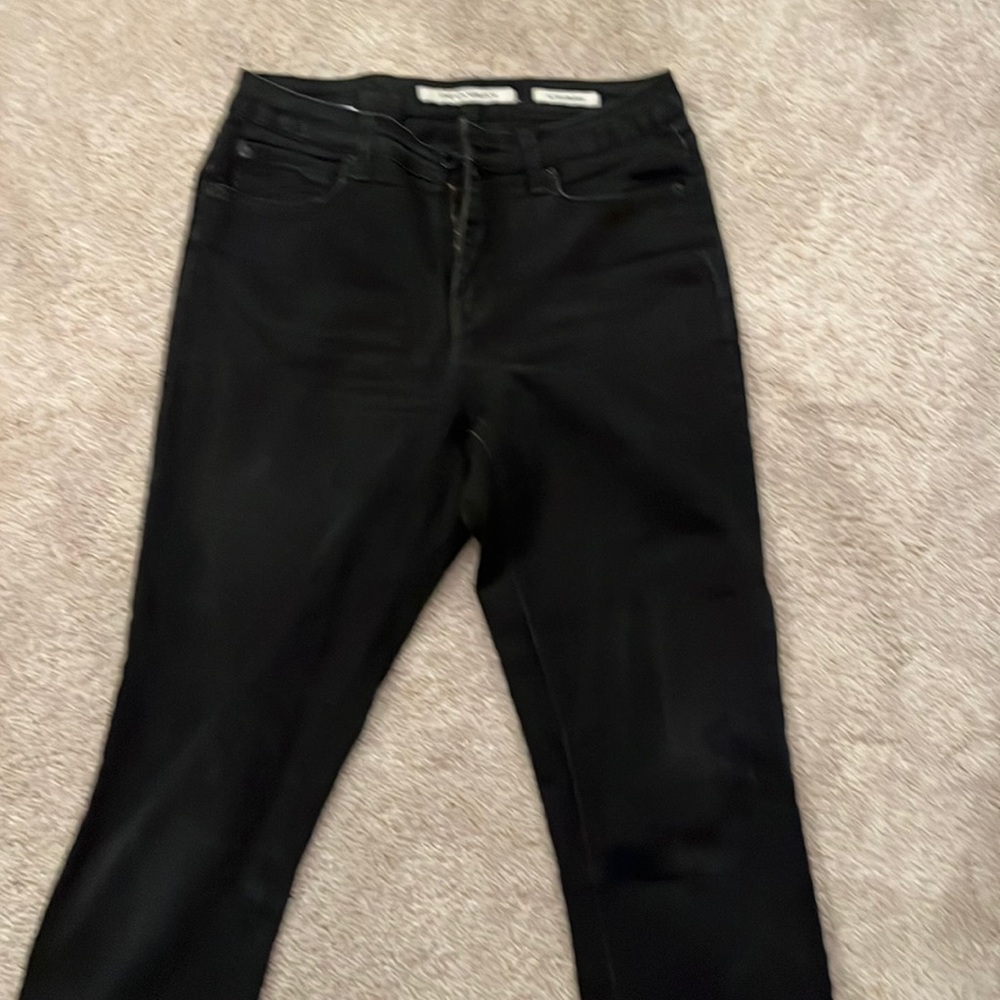 Jones New York Sutton Straight with slimming feathers size 8